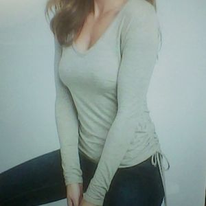 New never worn Ruched V neck top